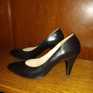 Black Cinderella of Boston Women's Size 3.5 Pumps